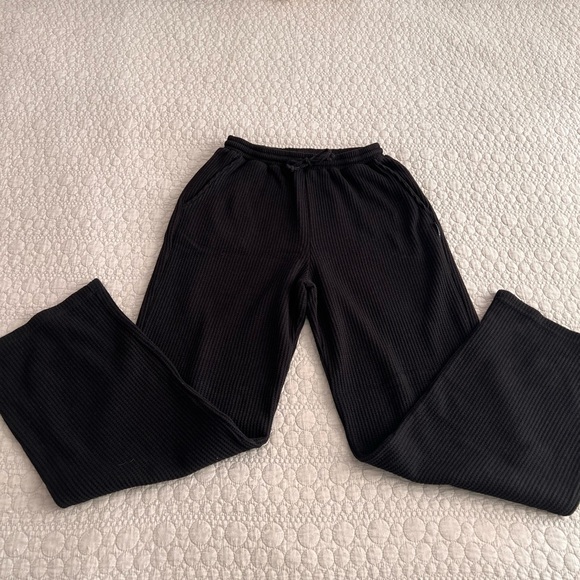 Adanola Waffle Lounge Set in Black - Picture 5 of 6